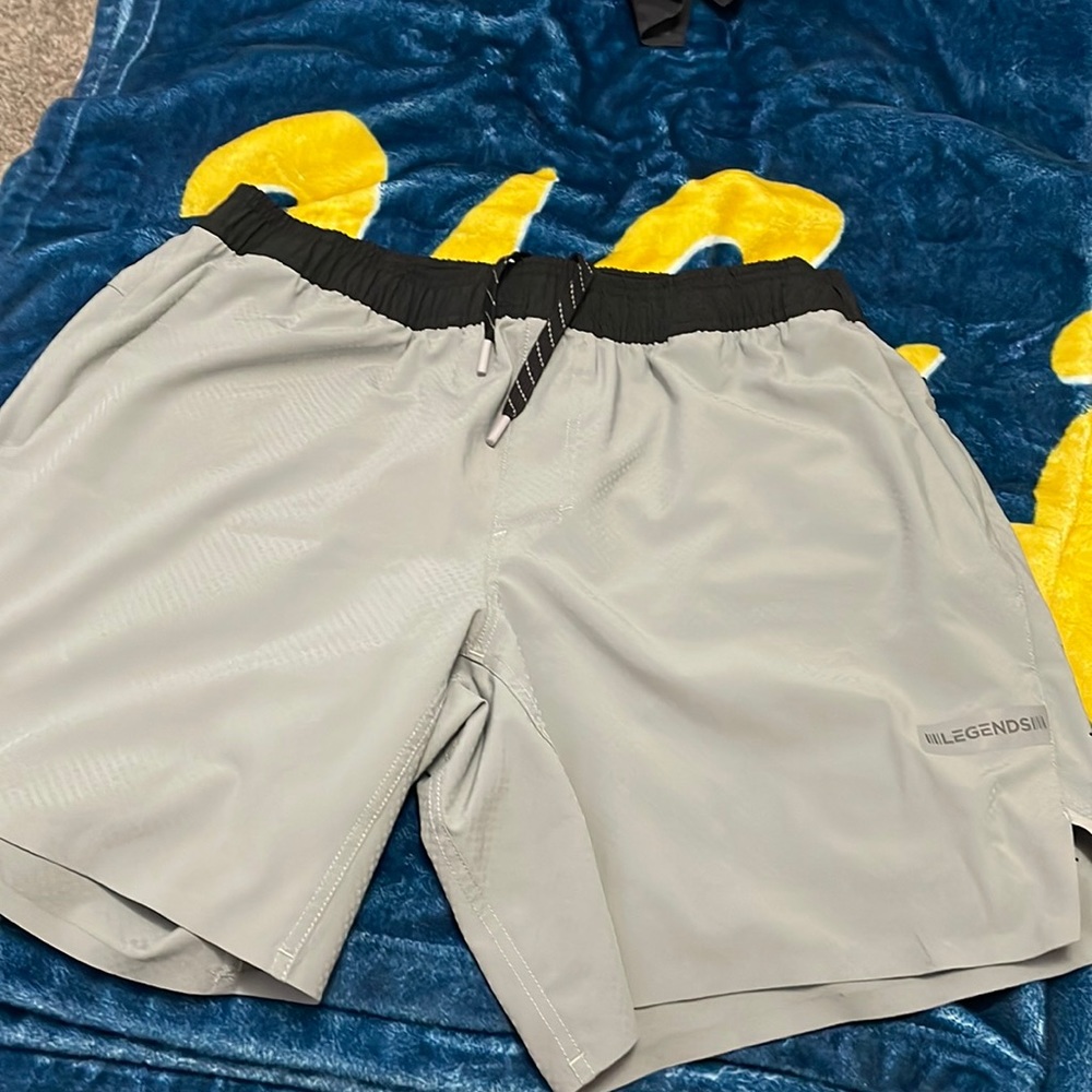 Legends relay short with liner ! Size large.